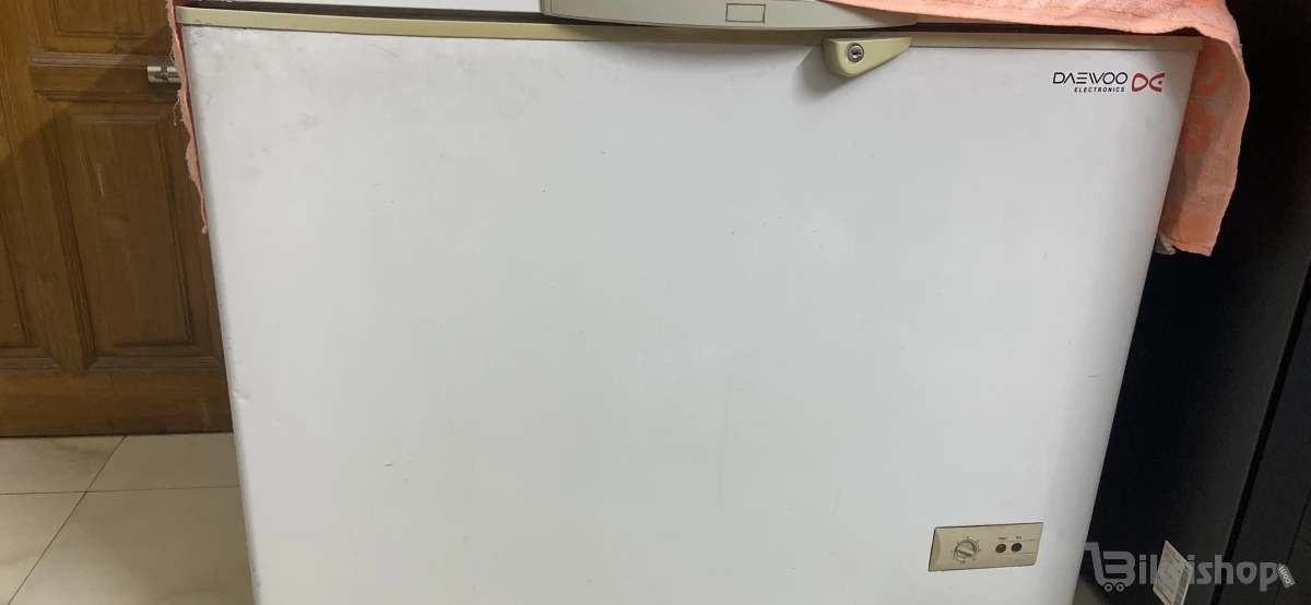A Daewoo brand deep freezer photo 3
