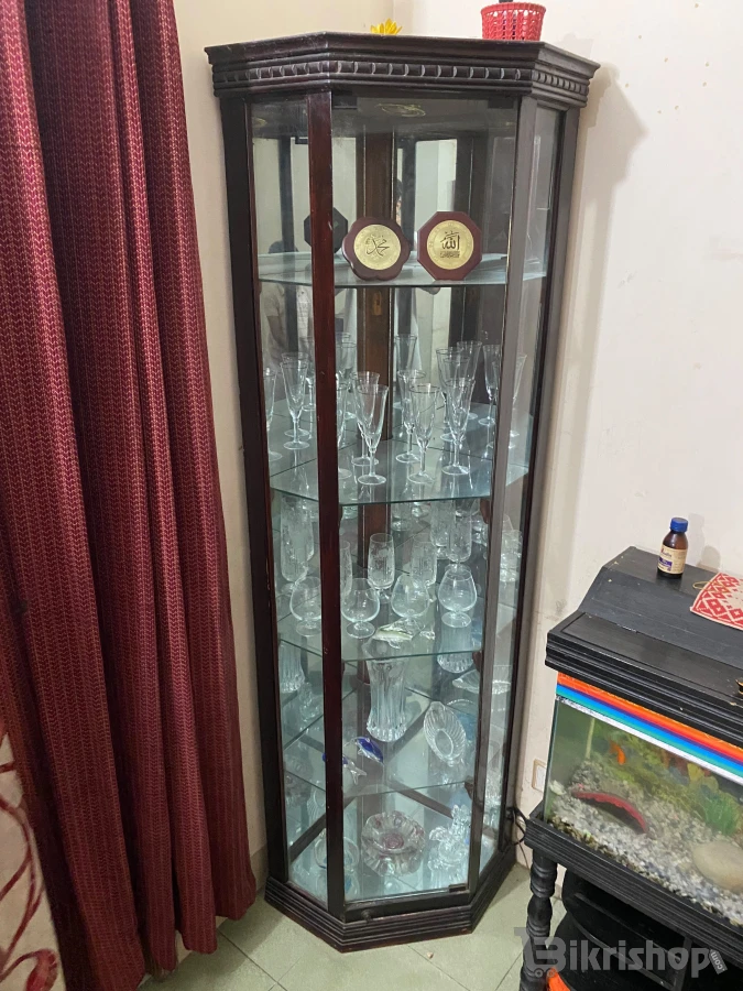 Corner Showcase photo 1
