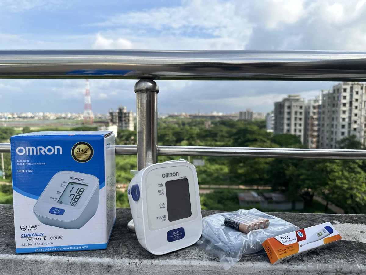 Original Omron HEM-7120 BP monitor + 1pcs Free Thermometer photo 1
