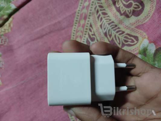 samsung orginal chargers 5 month used box ase full fresh new condition photo 1