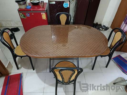 ফোল্ডিং ডাইনিং টেবিল এবং ৪টি RFL চেয়ার photo 1