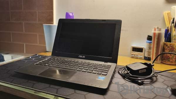 Asus Notebook 11.6inh Good condition photo 1