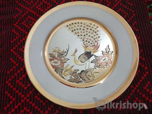 UK'S stylish golden work show piece photo 1