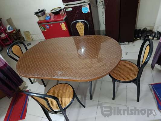 ফোল্ডিং ডাইনিং টেবিল এবং ৪টি RFL চেয়ার photo 3
