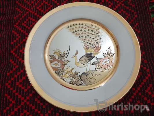 UK'S stylish golden work show piece photo 3