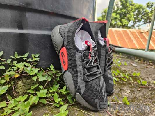 China Shoe photo 2