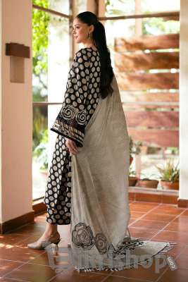 Premium Dubai silk Three Piece photo 2